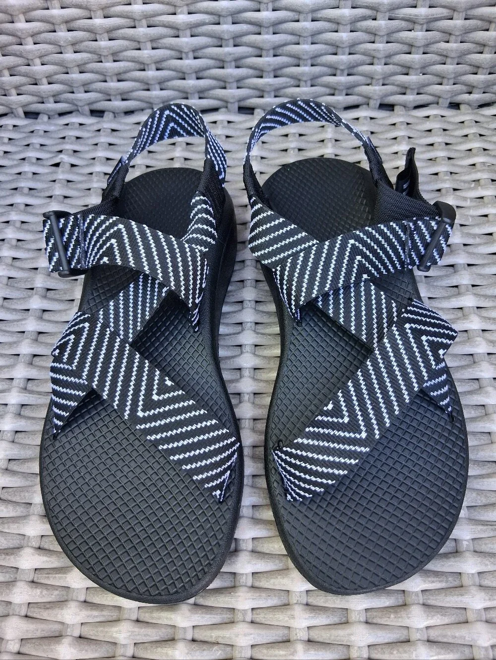 NEW Chaco Black Zigzag Strap Women's Sport Sandals